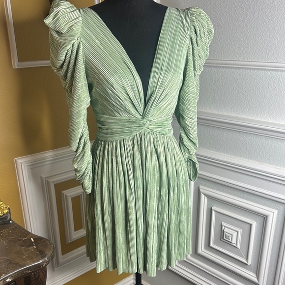Elegant Mint Green Pleated Dress - Picture 4 of 12